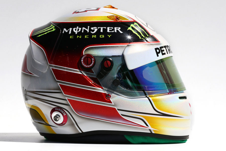 汉密尔顿的新头盔 (1) 支持   键翻阅图片 列表查看 大图 全屏观看 1