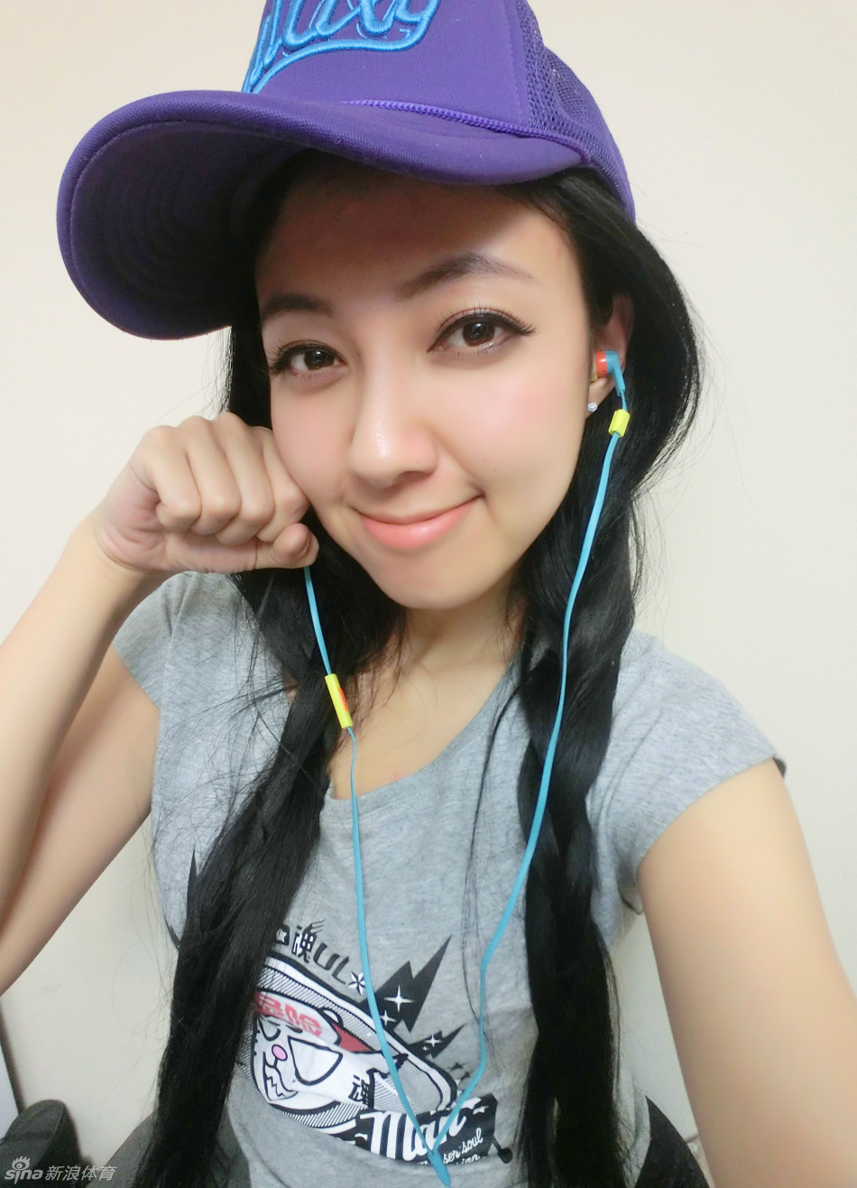 彩票嫩模松果儿性感美艳生活照引爆眼球