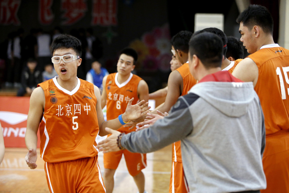 在昨日结束的全国初高中篮球联赛北区高中男子组小组赛中,北京四中