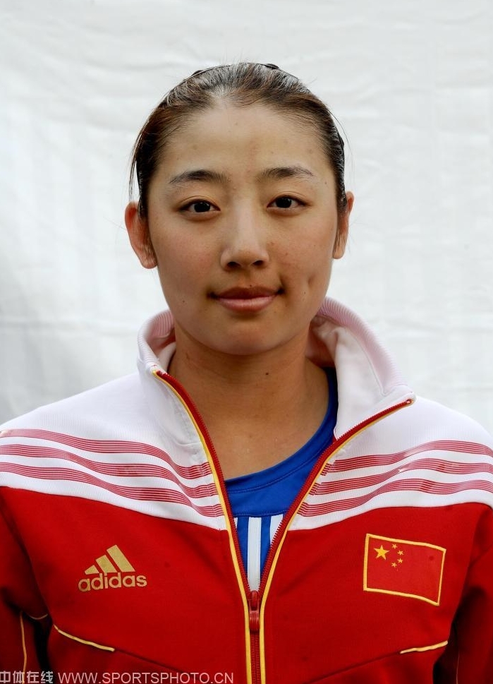 2014年4月10日,新一届中国女排在北京国家体育总局训练局拍摄全家福.