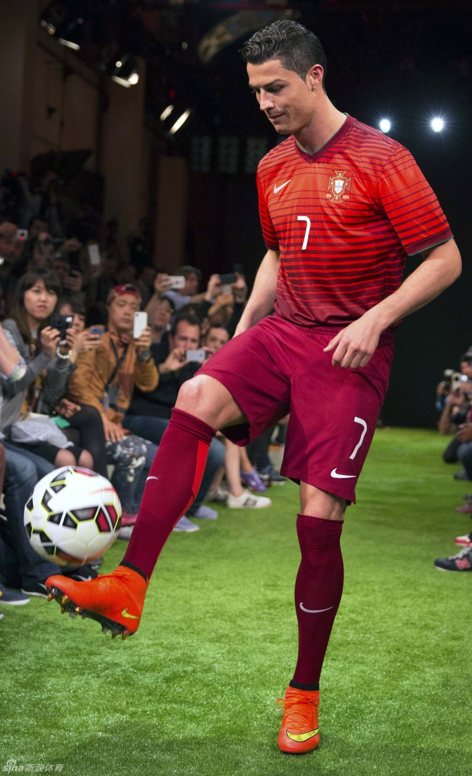 c罗马德里秀世界杯新战靴_高清图集_新浪网