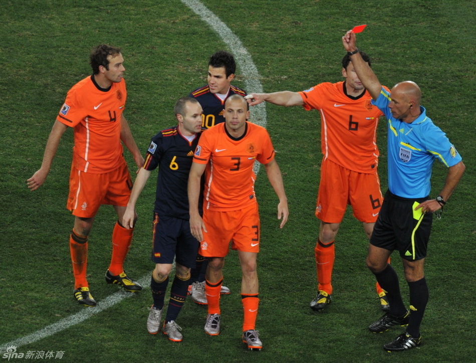 2010年7月12日,2010年南非世界杯决赛在约翰内斯堡足球城体育场结束