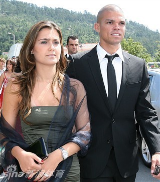 皇马太太团助威欧冠决赛_高清图集_新浪网