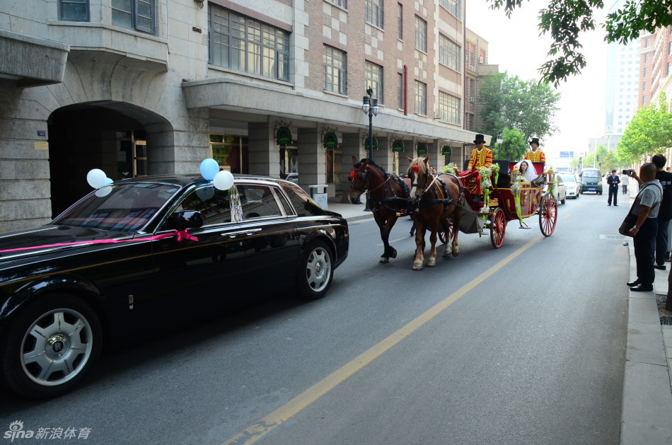 于根伟结婚_高清图集_新浪网