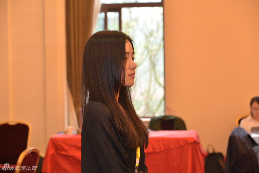 90后象棋美女裁判_高清图集_新浪网