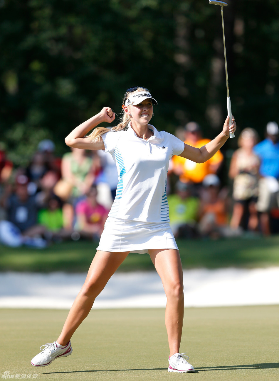 杰西卡-科达捧杯