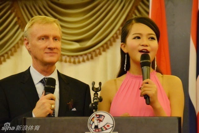 拳击美女主持周薇写真