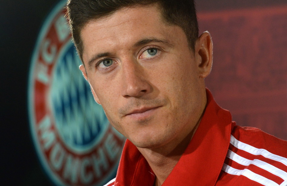 莱万多夫斯基亮相拜仁获9号球衣_高清图集_新浪网