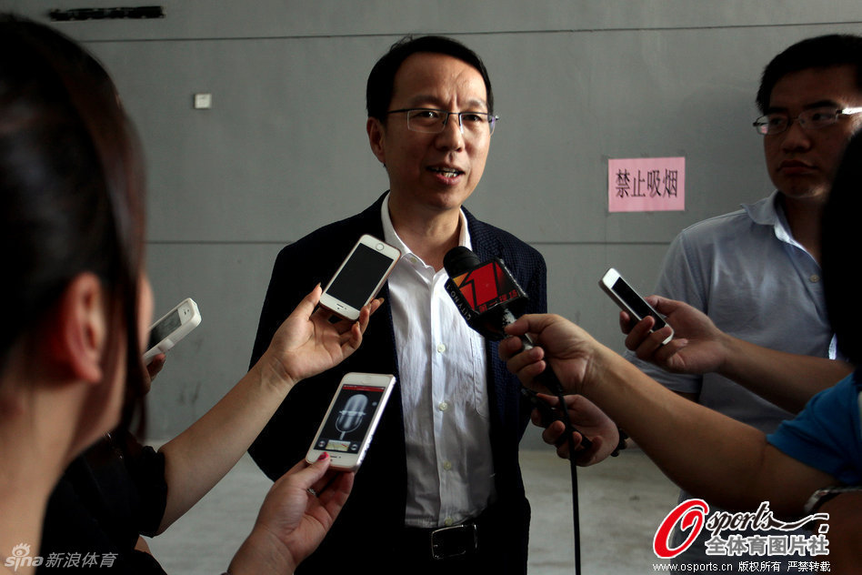 深圳红钻董事长万宏伟接受采访