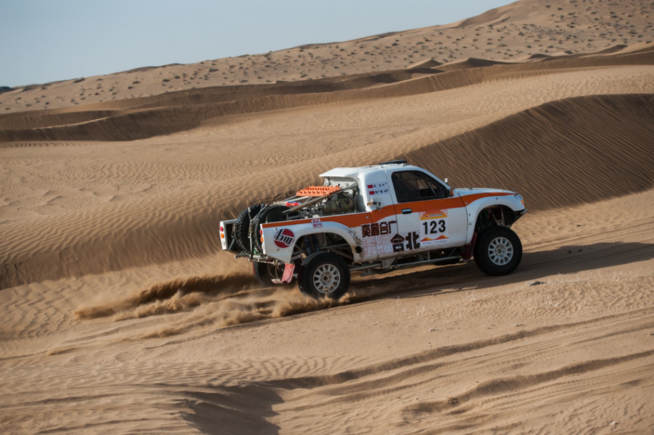 阿拉善沙漠挑战赛ss4_高清图集_新浪网