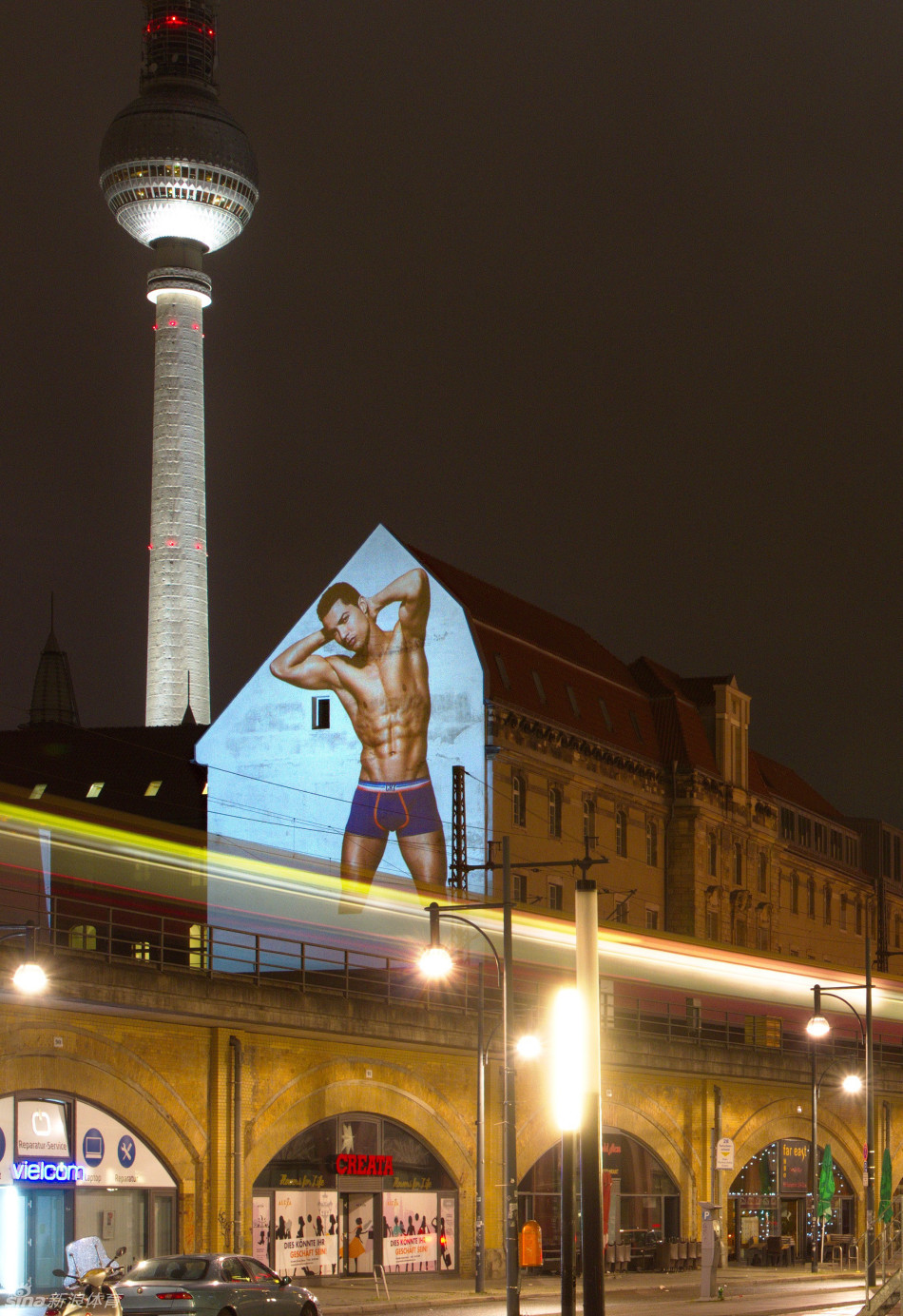 c罗内裤巨幅广告全球7城市揭幕_高清图集_新浪网