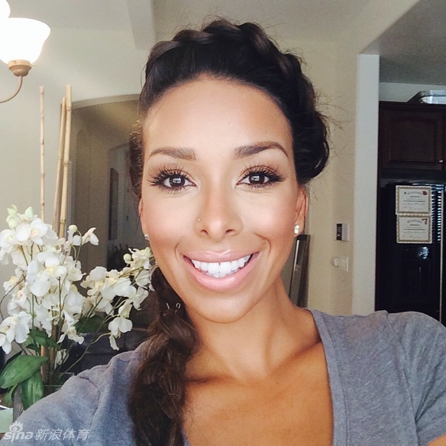 巴恩斯妻子私房靓照_高清图集_新浪网