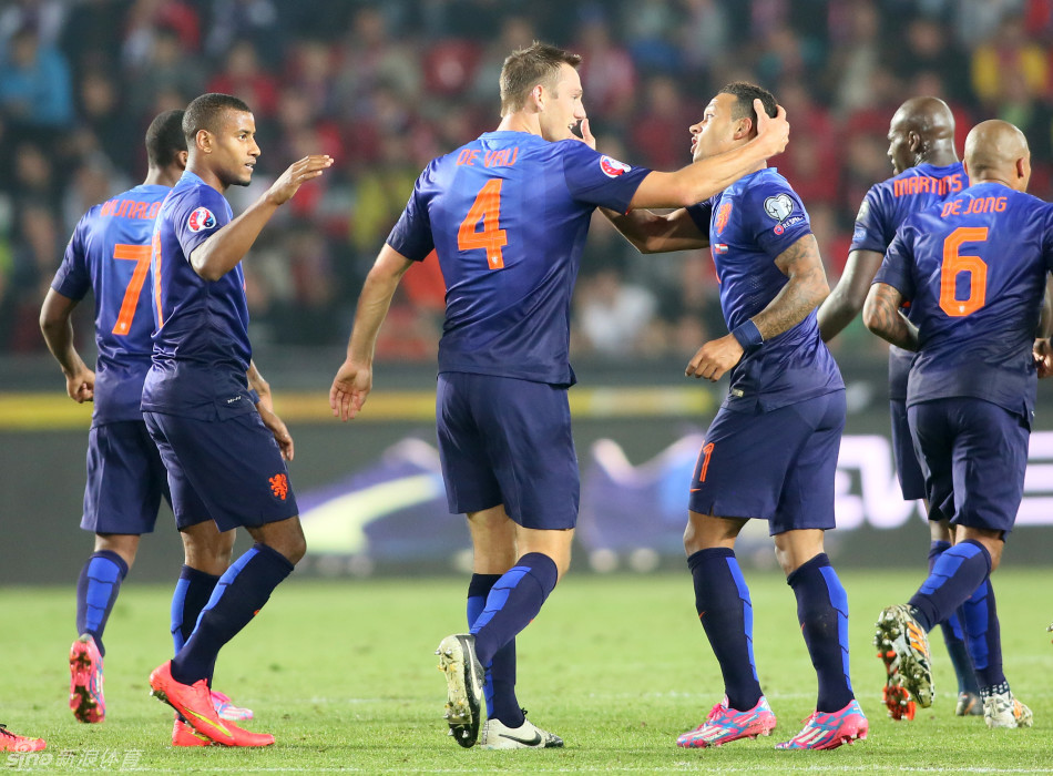 [欧预赛]捷克2-1荷兰_高清图集_新浪网