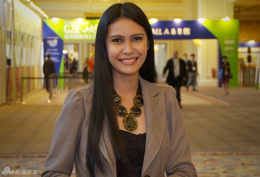 亚洲扑克巡回赛美女主播_高清图集_新浪网