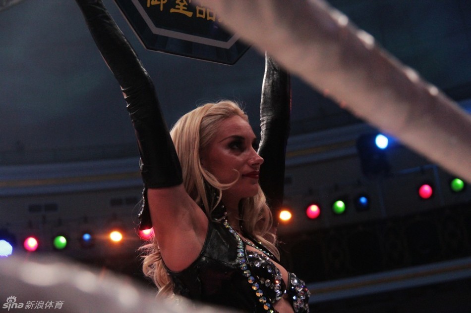 昆仑决10白俄罗斯站举牌女郎风采