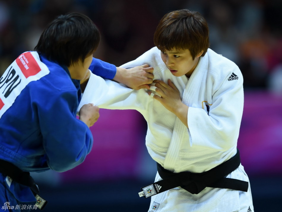 1 / 5 9月21日,在2014仁川亚运会柔道女子70公斤级比赛的决赛中,韩国