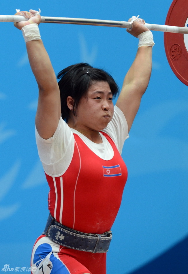 女子举重58kg级朝鲜选手夺冠_高清图集_新浪网