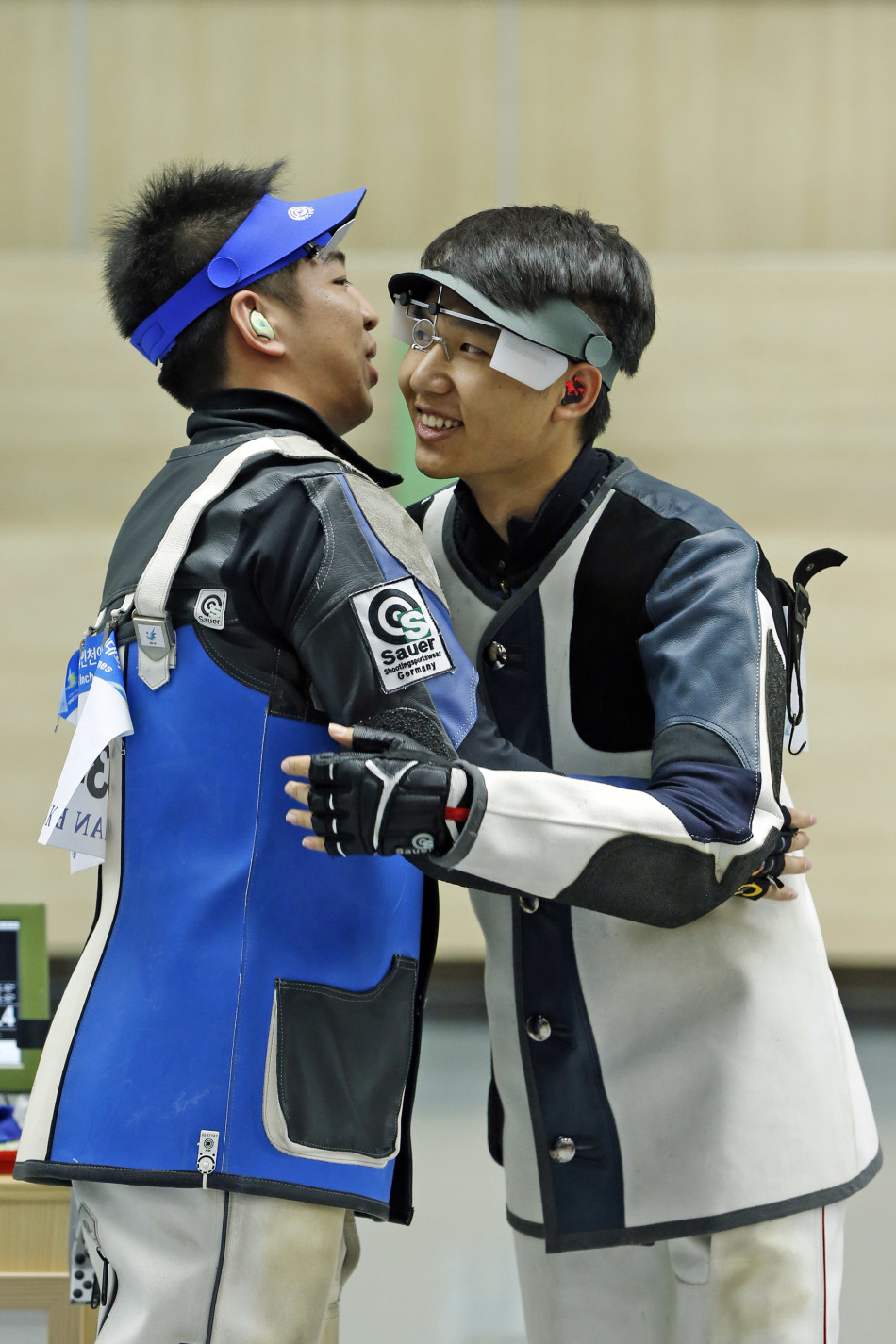 男子10米气步枪杨浩然夺冠_高清图集_新浪网