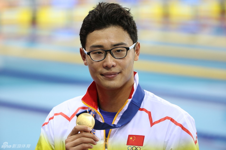 新浪直击男子50米蝶泳施扬夺冠_高清图集_新浪网