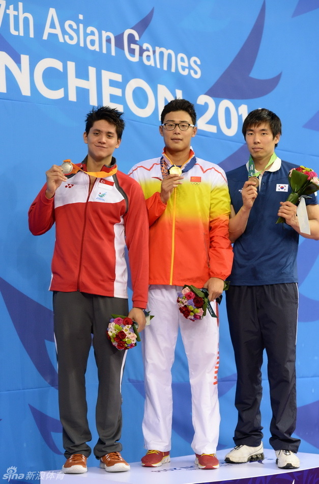 男子50米蝶泳施扬夺冠_高清图集_新浪网