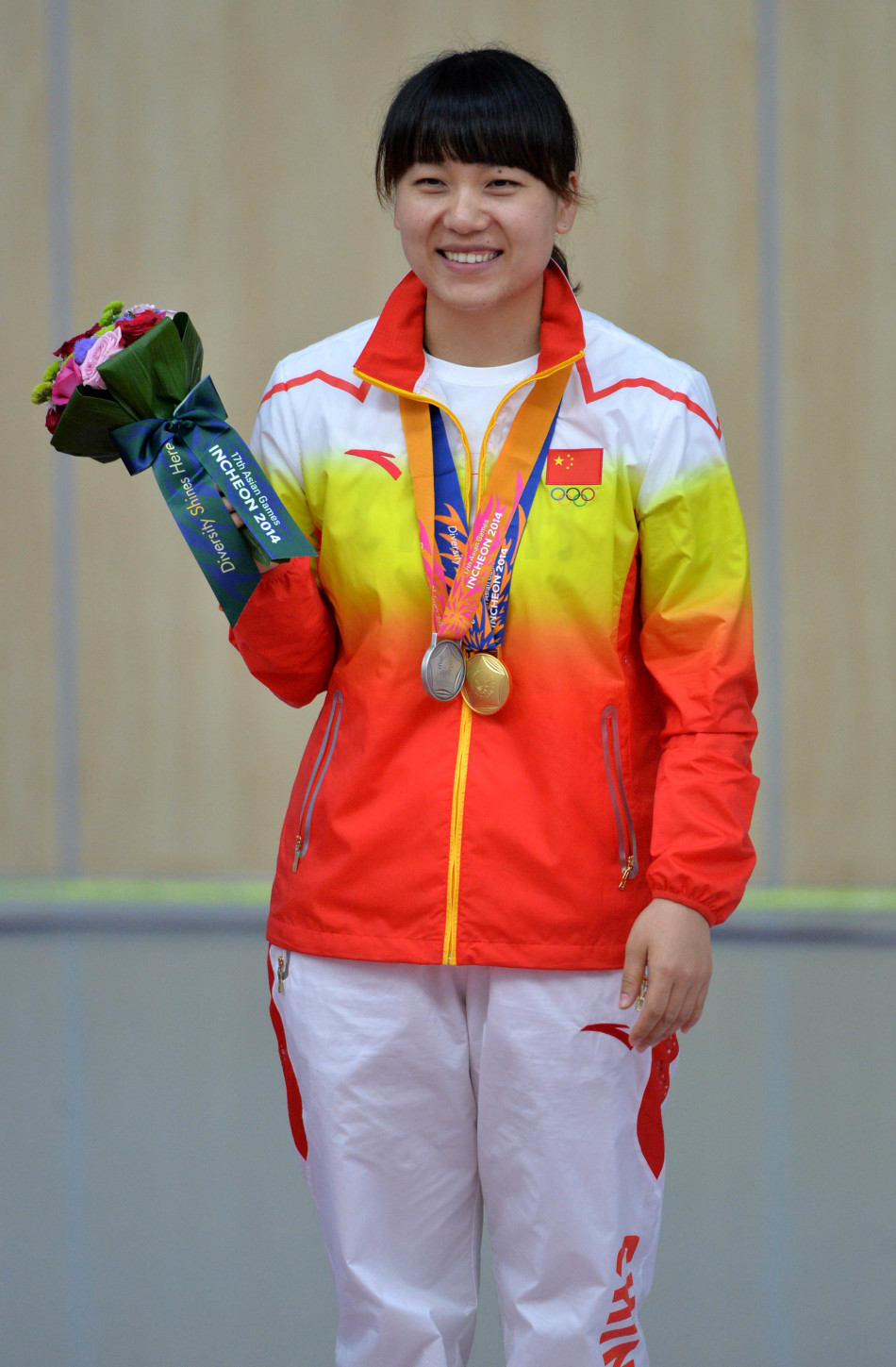 李雪艳,苏丽和季军越南选手阮氏琼 支持   键翻阅图片 列表查看 大图