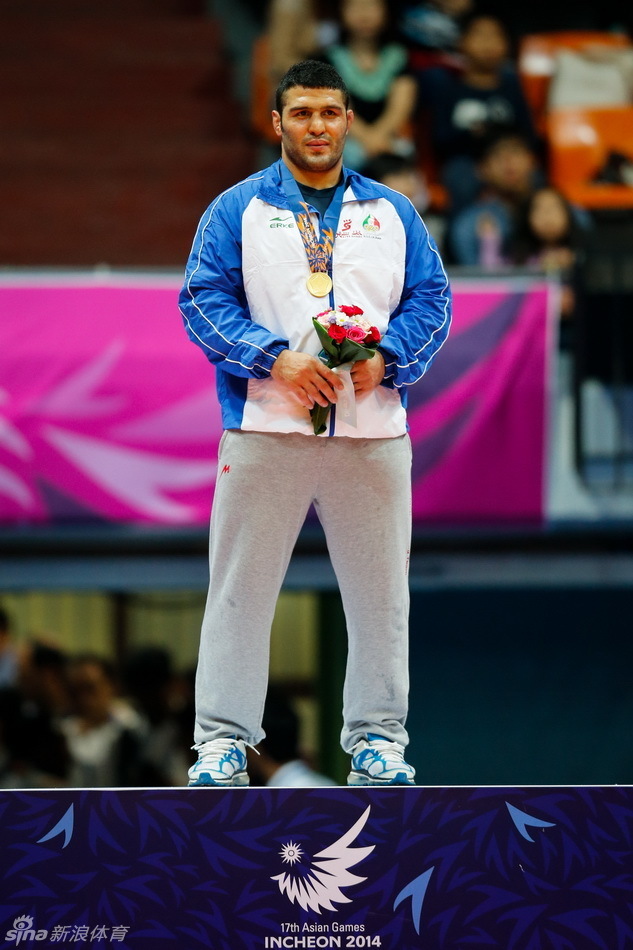 级的比赛中,伊朗队选手亚兹达尼以4比1战胜吉尔吉斯斯坦选手穆萨耶夫