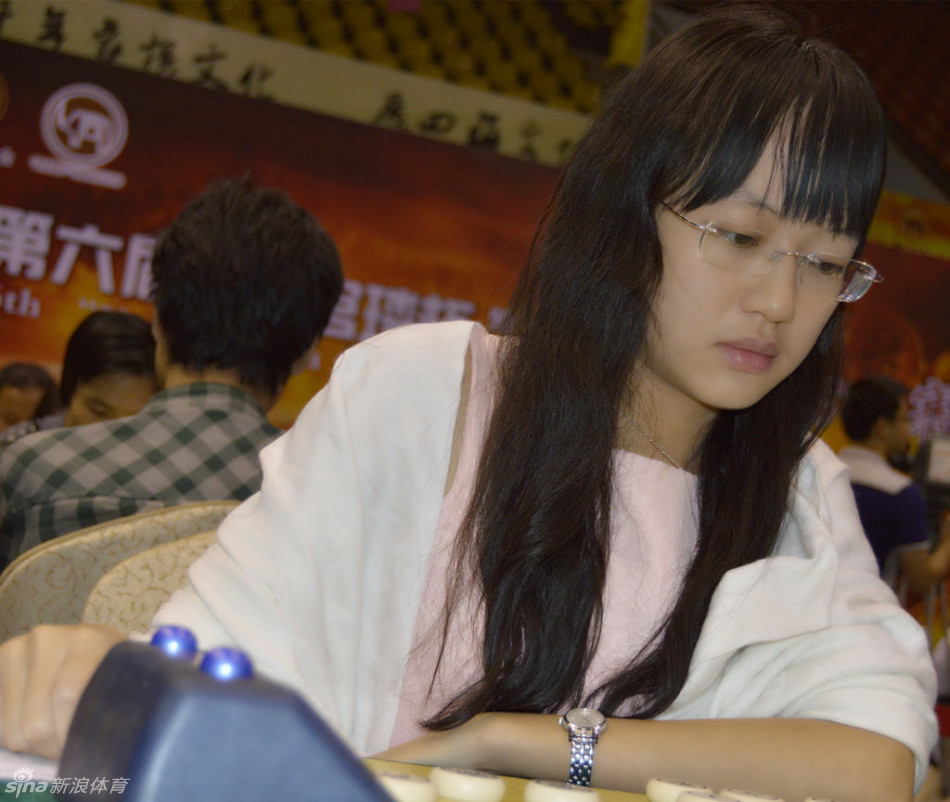 象棋女神时凤兰特写