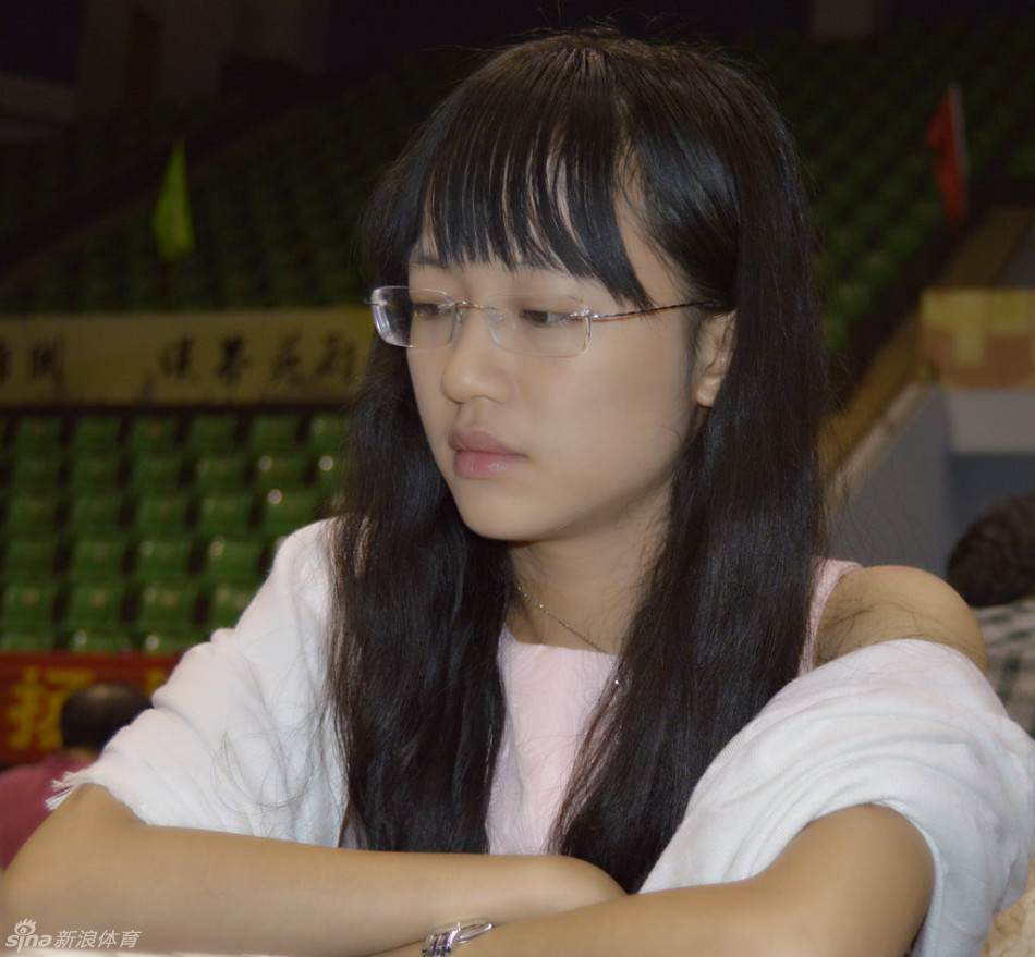 象棋女神时凤兰特写_高清图集_新浪网