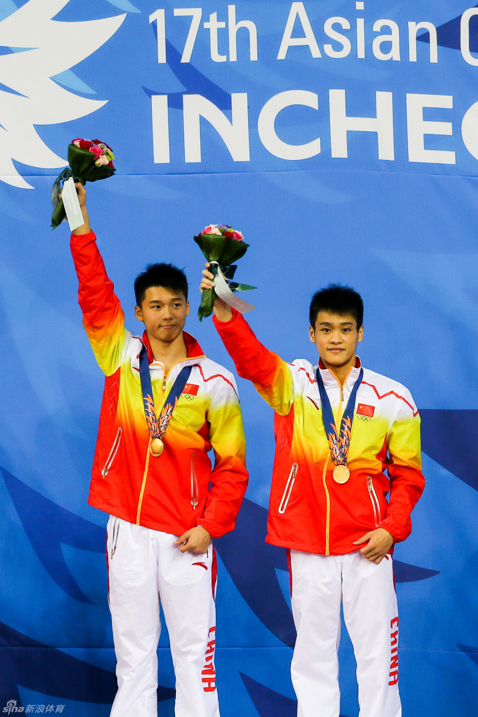 陈艾森/张雁全男子双人十米台摘金