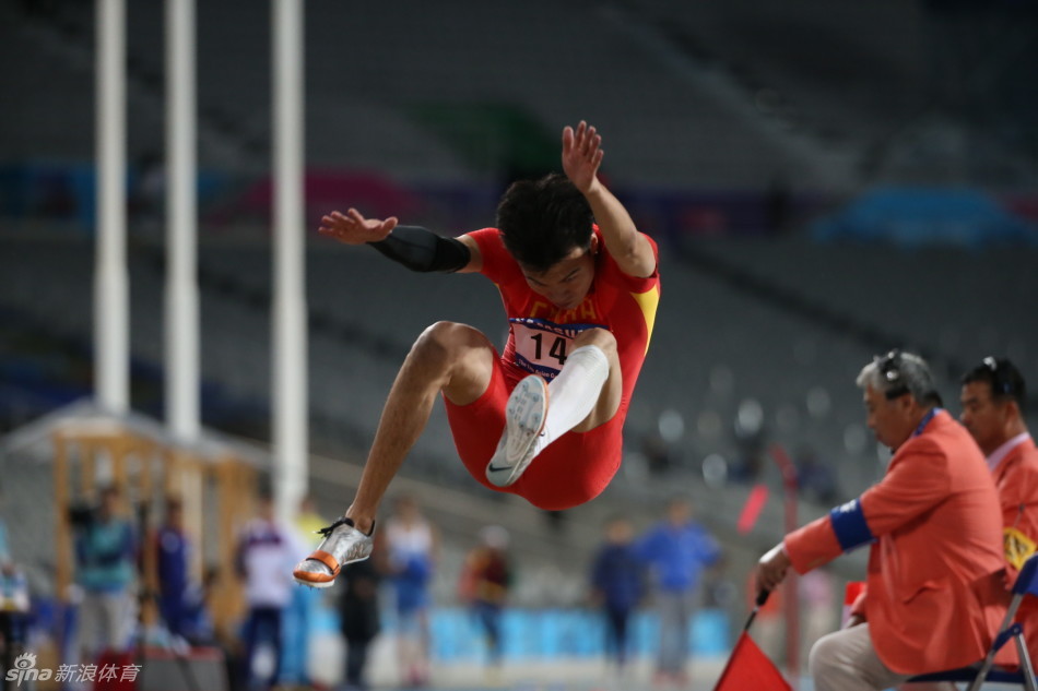 男子跳远李金哲夺冠_高清图集_新浪网