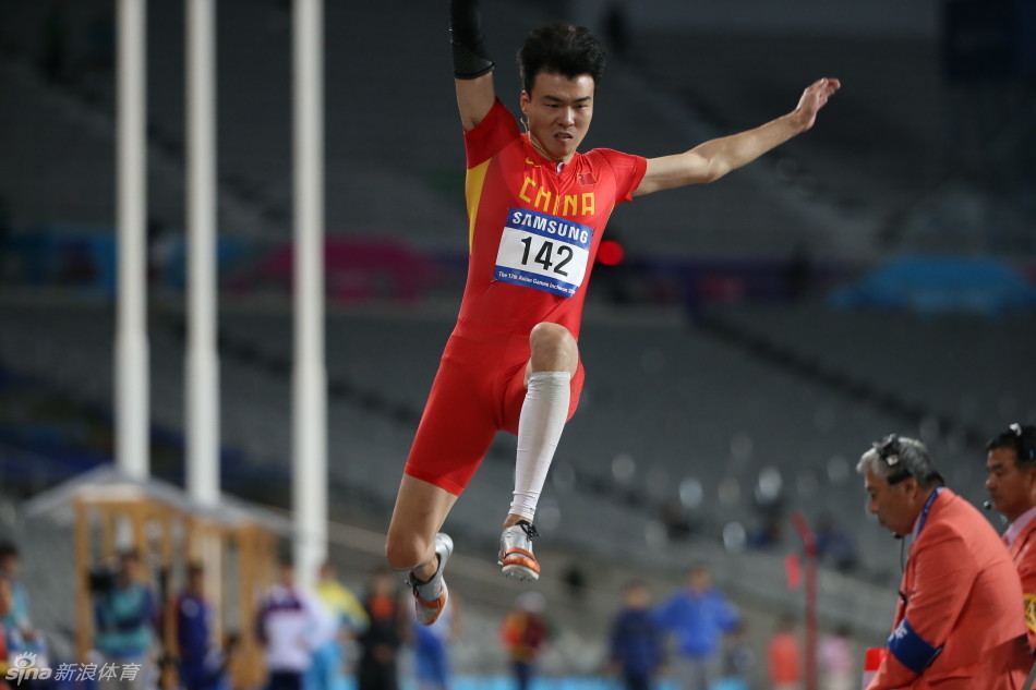 男子跳远李金哲夺冠_高清图集_新浪网