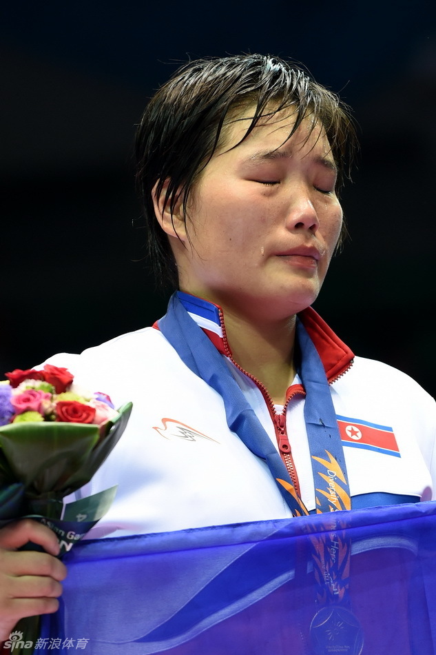 女子拳击75kg级朝鲜选手夺冠_高清图集_新浪网