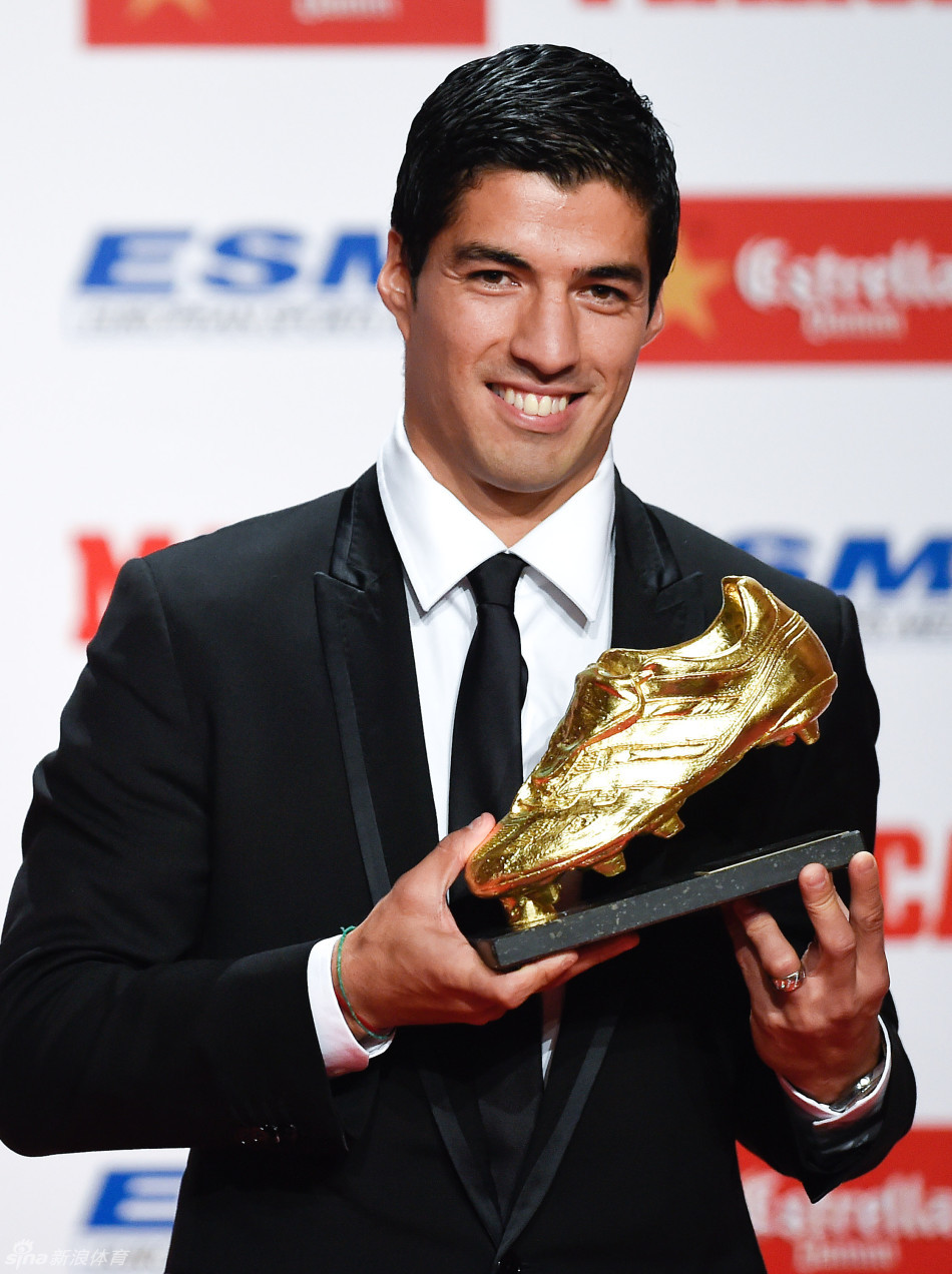苏亚雷斯荣获欧洲金靴奖_高清图集_新浪网