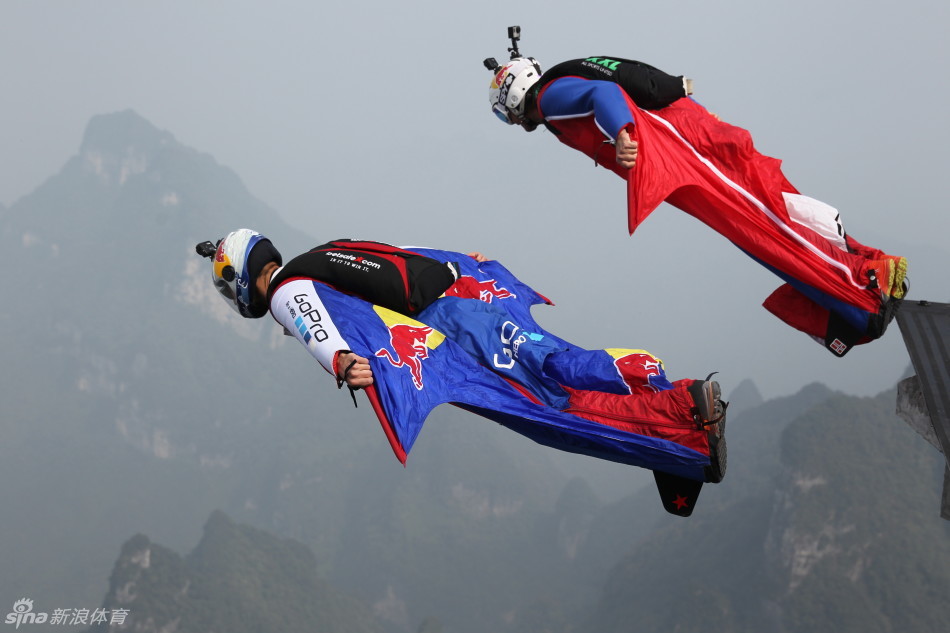 翼装侠翱翔天门山_高清图集_新浪网