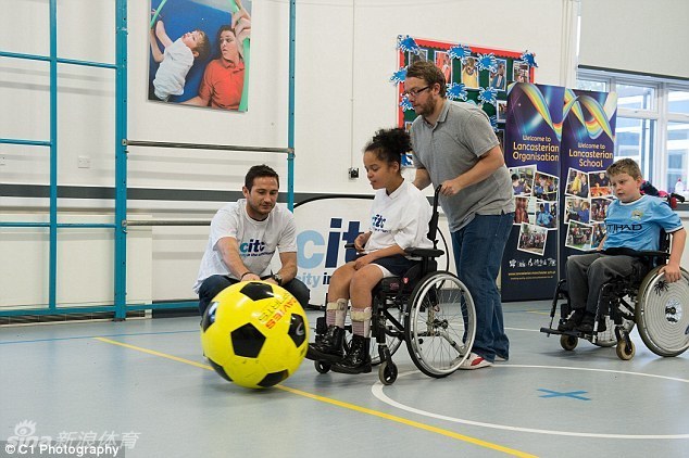 兰帕德教残障儿童轮椅足球_高清图集_新浪网