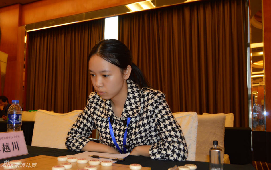 美女高手出战象棋个人赛_高清图集_新浪网