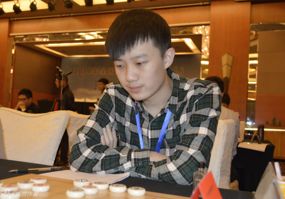 美女高手出战象棋个人赛_高清图集_新浪网