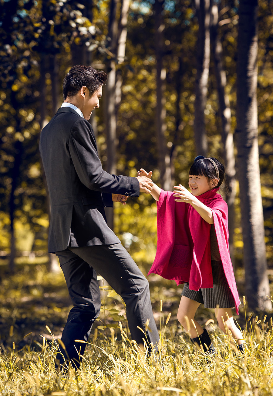 田亮父女秋日暖心写真_高清图集_新浪网