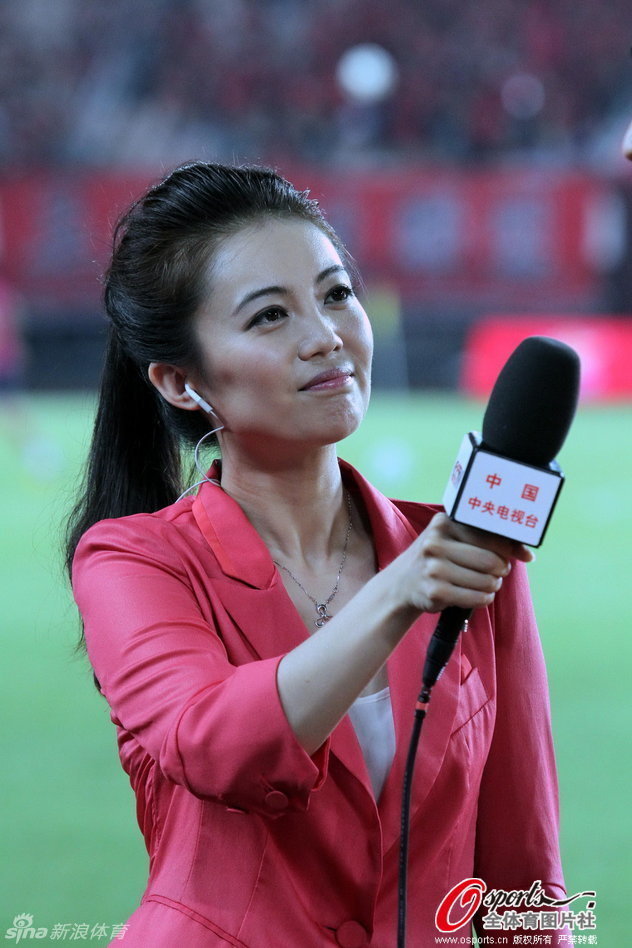 郜林娇妻领衔体育战线美女记者_高清图集_新浪网