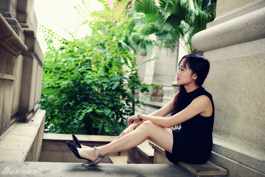 女子象棋大师时凤兰靓丽写真_高清图集_新浪网