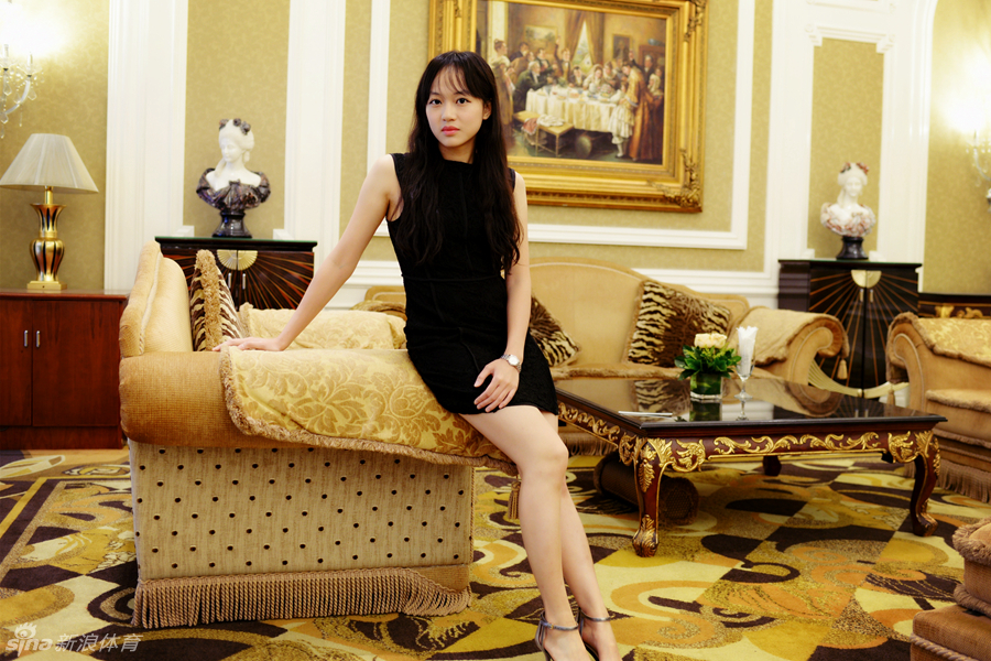 女子象棋大师时凤兰靓丽写真_高清图集_新浪网