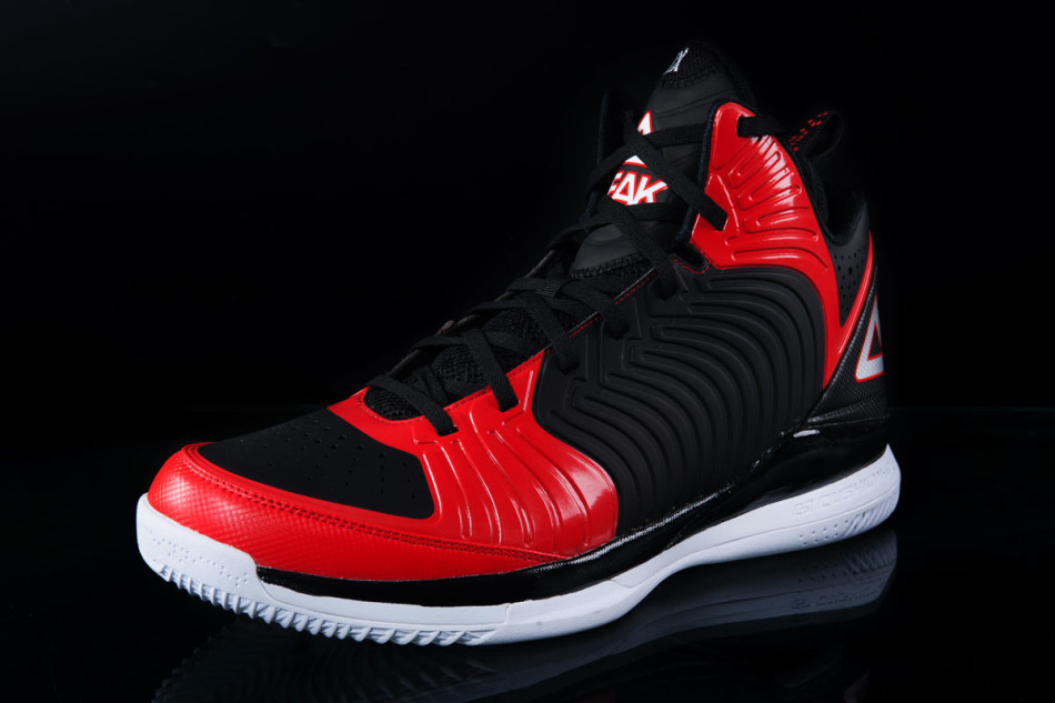 巴蒂尔9代战靴写真