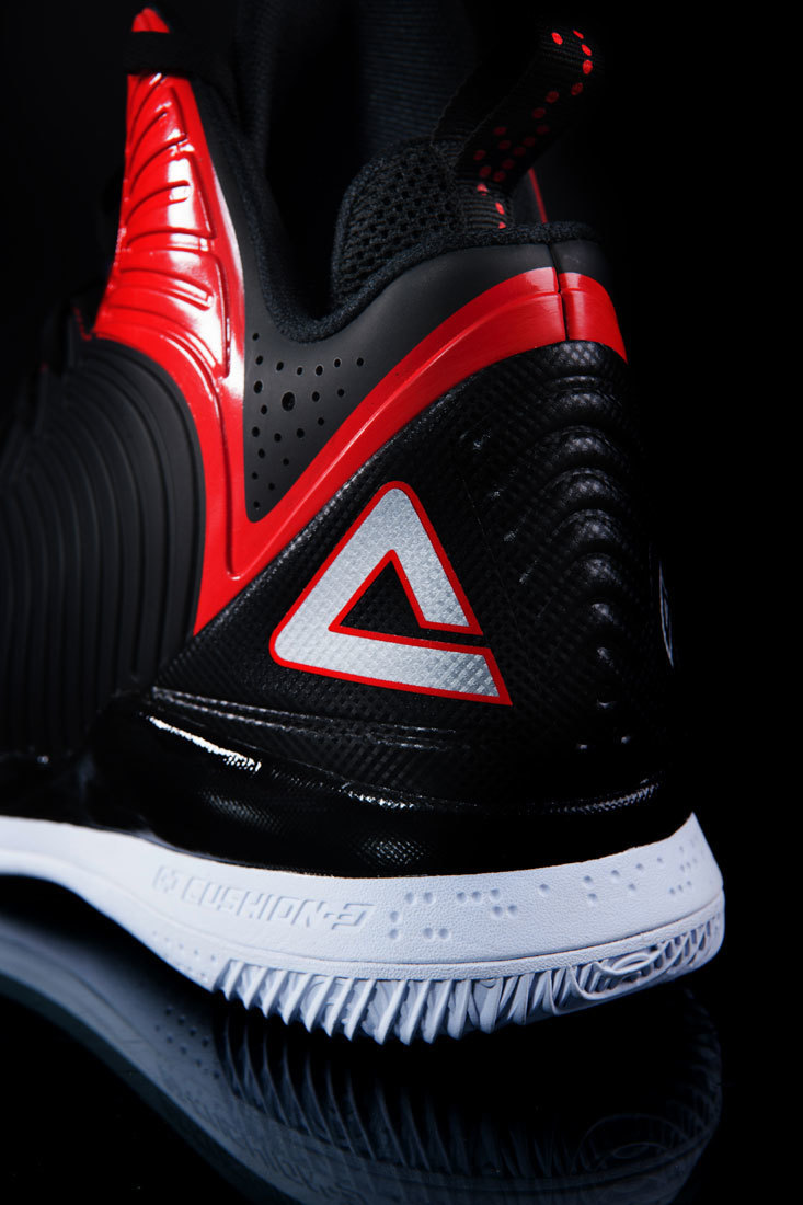 巴蒂尔9代战靴写真