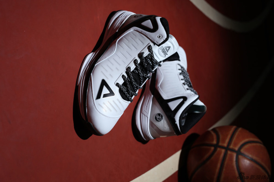 帕克二代战靴写真_高清图集_新浪网