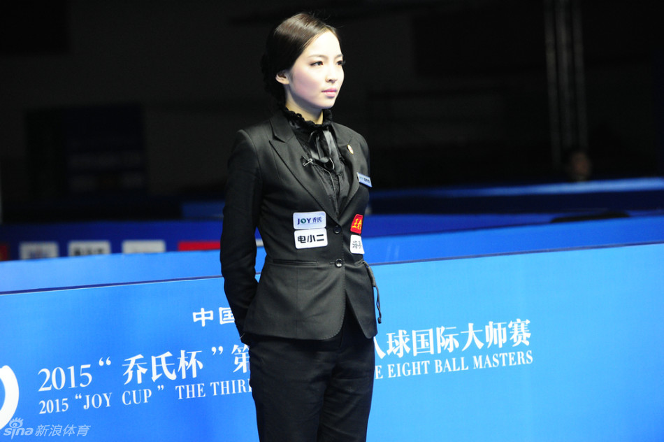 中式八球惊现美女裁判
