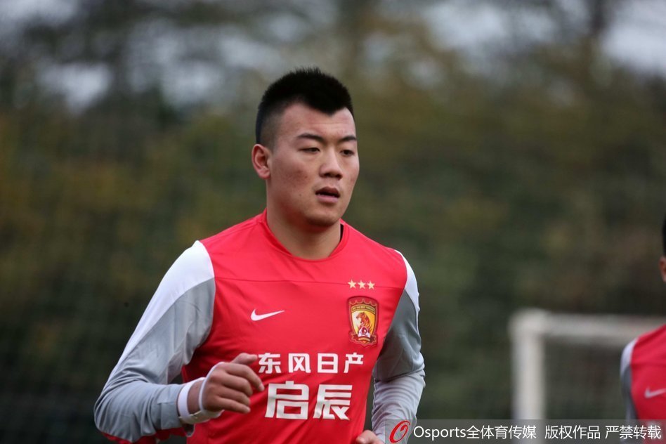 新援张佳祺亮相训练场