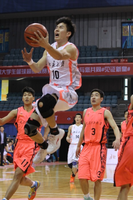 王洪突破王泽奇