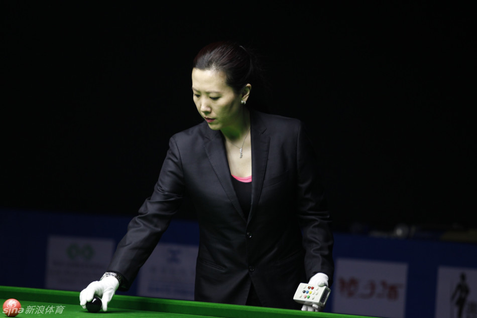 斯诺克美女裁判李安执裁_高清图集_新浪网