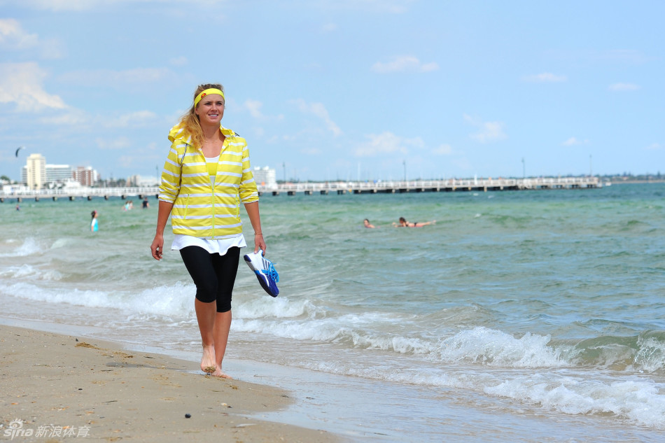 斯维托丽娜澳洲海滩写真_高清图集_新浪网