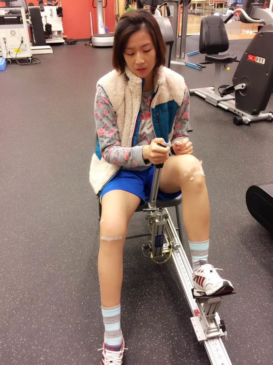 27 11:19:52 3 / 4 在美双膝手术后的中国女排主力二传魏秋月目前正在